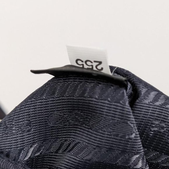 SOLD Prada Navy Nylon Re-Edition 2005 Bag - Picture 6 of 7